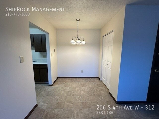 Building Photo - 206 S 4th Ave W