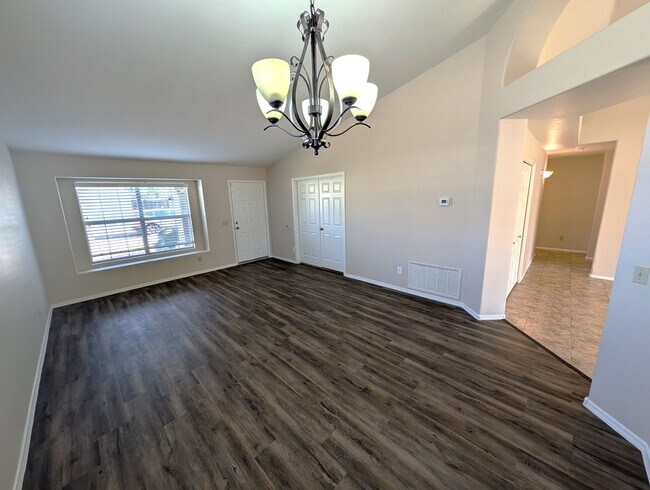Building Photo - 3 Bedroom Plus an Office Home in the Candlewood Community Near S Cooper Rd and W Warner Rd!