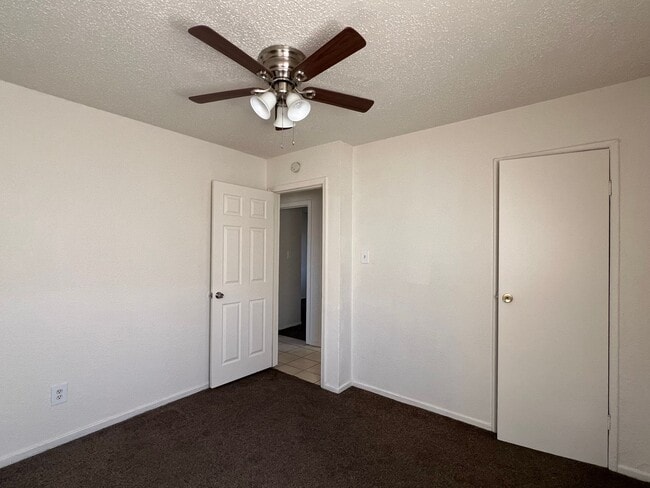 Building Photo - P412
