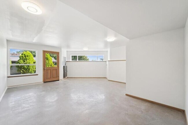 Building Photo - 3 bedroom in Lake Forest Park WA 98155
