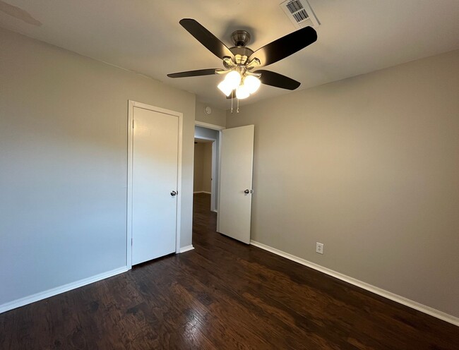 Building Photo - 3 bedroom in Broken Arrow!