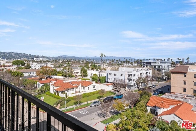 Building Photo - 1115 S Elm Dr