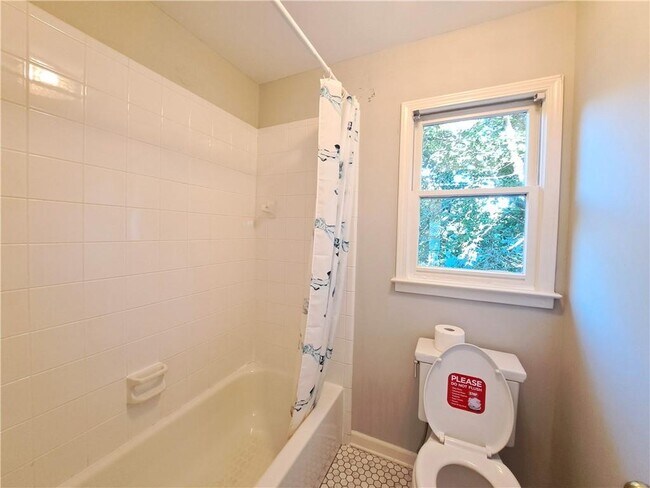 Building Photo - 2242 Lenox Walk NE