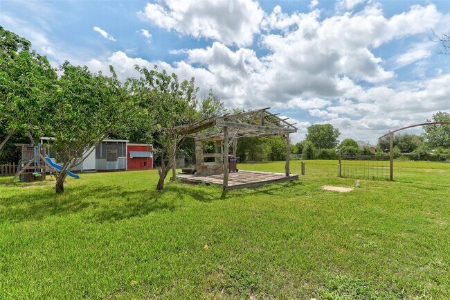 Building Photo - 820 Stadium Dr
