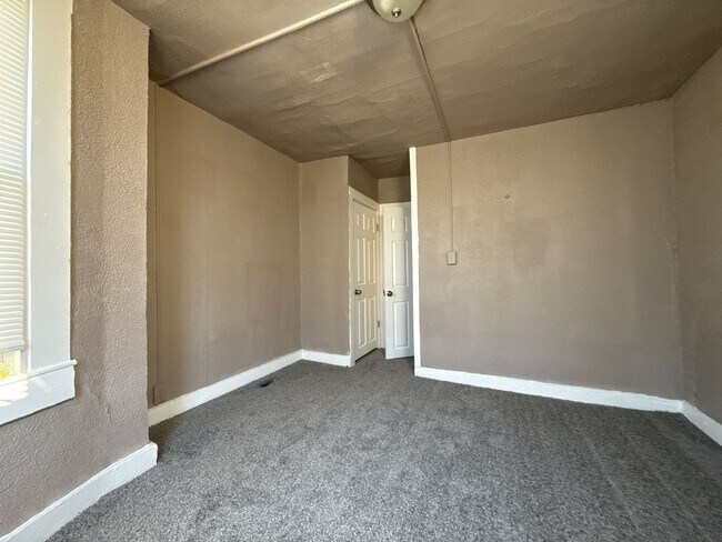 Building Photo - Two Bedroom House In Baltimore City