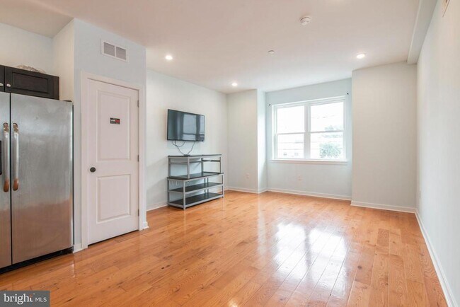 Building Photo - 1517 W Seybert St