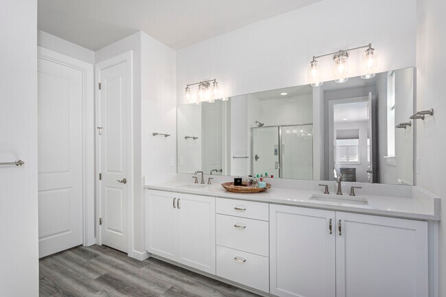 Building Photo - 6533 Lupine Ln