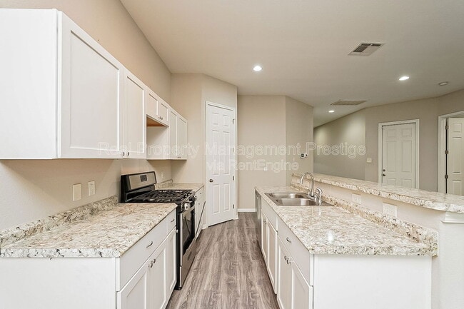 Building Photo - 10212 Carmencita Way