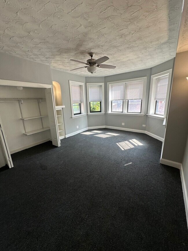 Building Photo - 1614 N Harding Ave