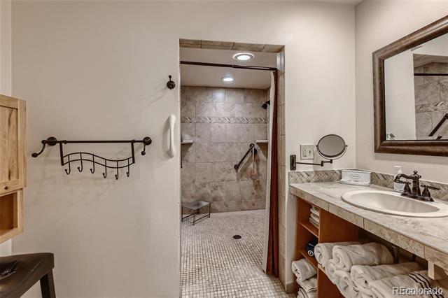 Building Photo - 7602 S Cove Cir