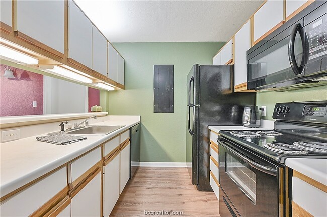 Building Photo - 529 Southwest Pkwy