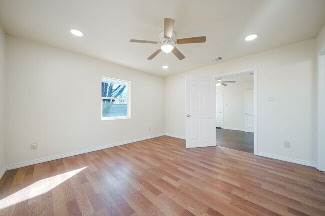 Building Photo - 151 Morningview Dr