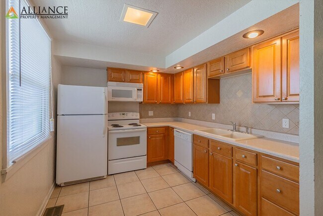 Building Photo - 1510 College Ave