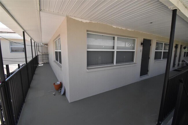 Building Photo - 220 6th Ave N