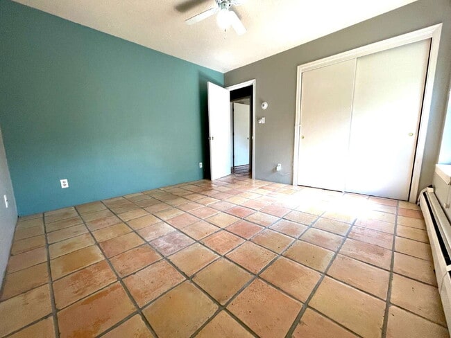 Building Photo - Nob Hill! 2bd/1ba/1CG Gorgeous!