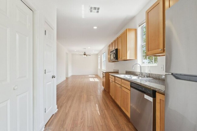 Building Photo - 401 N Tonti St