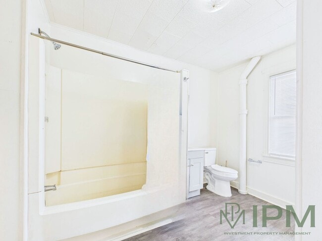 Building Photo - 1/2 Off First Months Rent! Available Now! ...