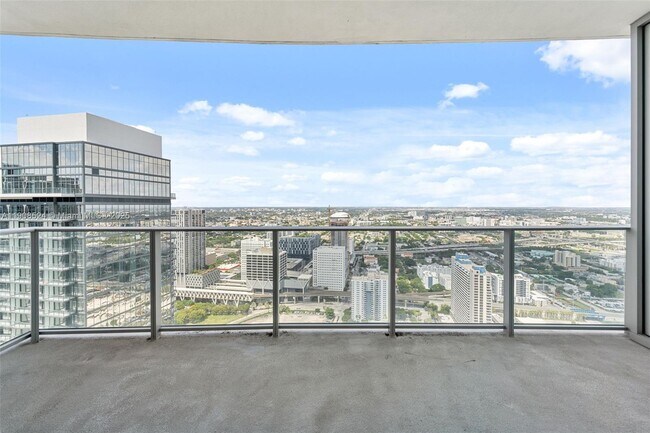 Building Photo - 851 NE 1st Ave