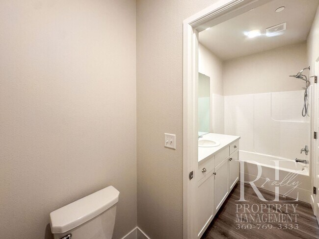 Building Photo - Spacious 5-Bedroom Home with Modern Layout, Natural Light & Park Access