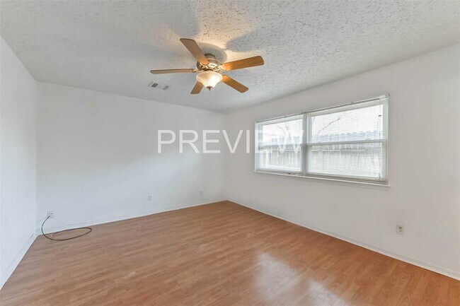 Building Photo - 22606 Poppyfield Dr