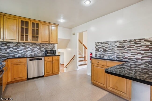 Building Photo - 20 Brookside Pl