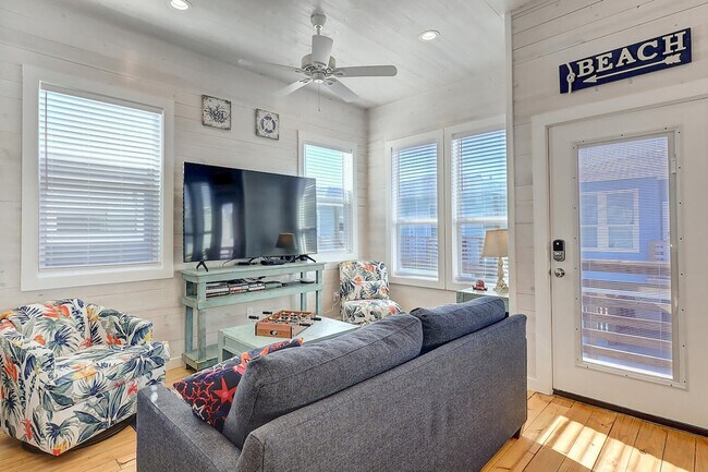 Building Photo - 527 Sand Burr Ln