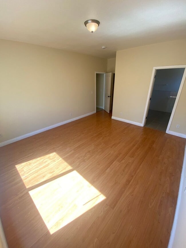 Building Photo - Advent - Three Bedroom House W/ Two Car Ga...
