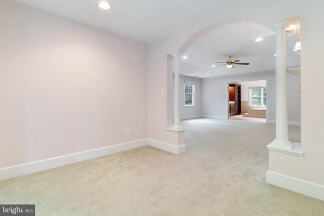 Building Photo - 45105 Mill Creek Way