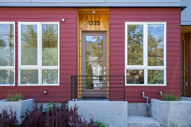 Building Photo - 1835 14th Ave