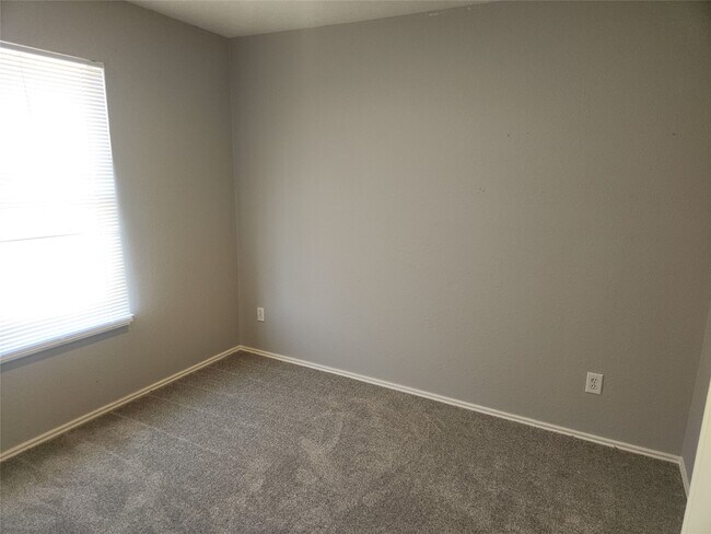 Building Photo - 20123 Beechview Ln