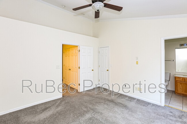 Building Photo - 3405 Broadwick St