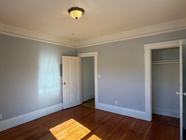 Building Photo - 513 2nd Ave