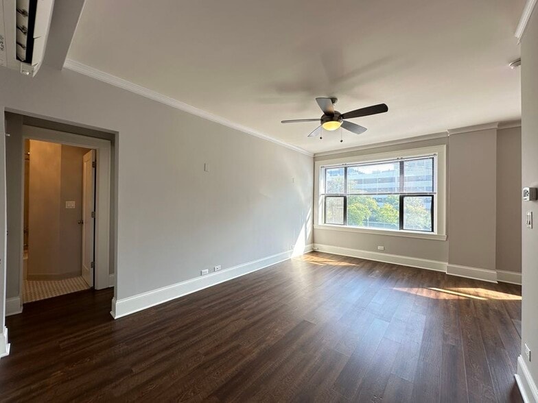 Building Photo - 817 W Lakeside Pl