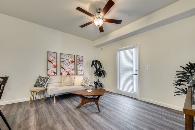 Building Photo - 1017 S Elder St