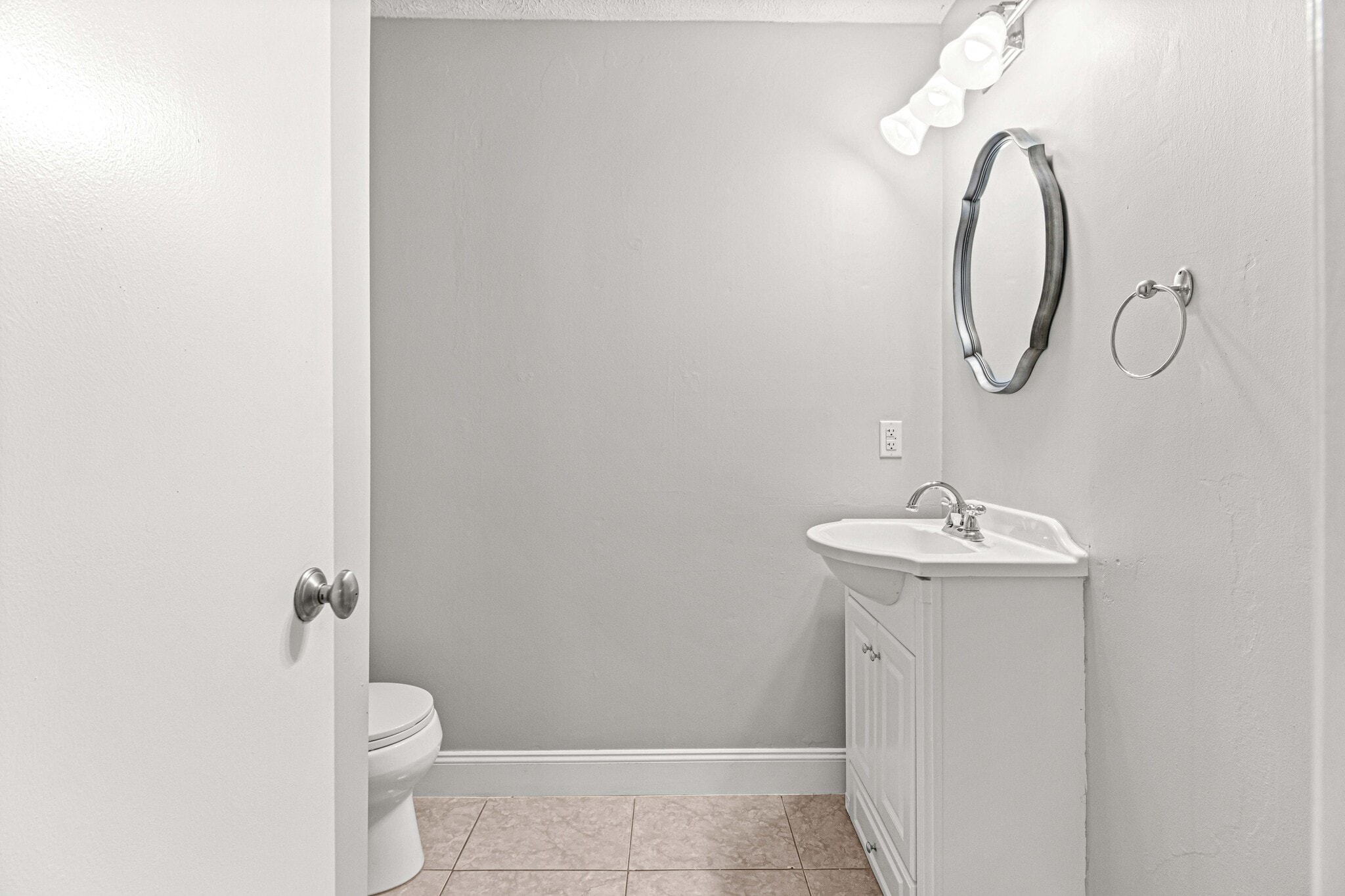 Building Photo - 810 SE 2nd St