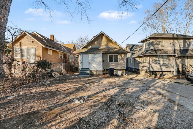 Building Photo - Beautiful 2 Bedroom 1 Bathroom in Kansas City!