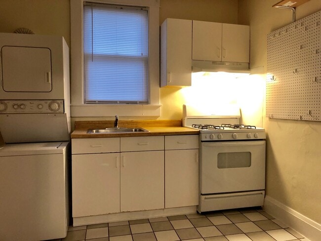 Building Photo - Unit for rent in Lauraville