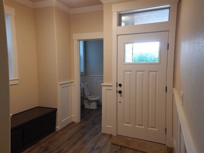 Building Photo - 5 Bedroom Beaverton Home!!!
