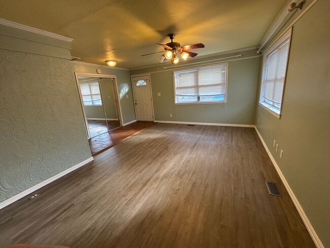 Building Photo - Welcome to this charming 3-bedroom, 2-bathroom home located in the desirable west side of Russell...