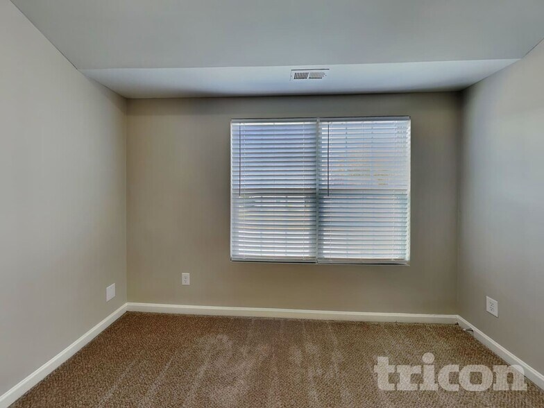 Building Photo - 1609 Extine Ln