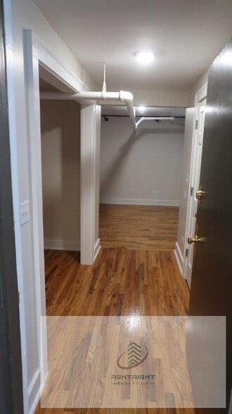 Building Photo - 845 W Agatite Ave