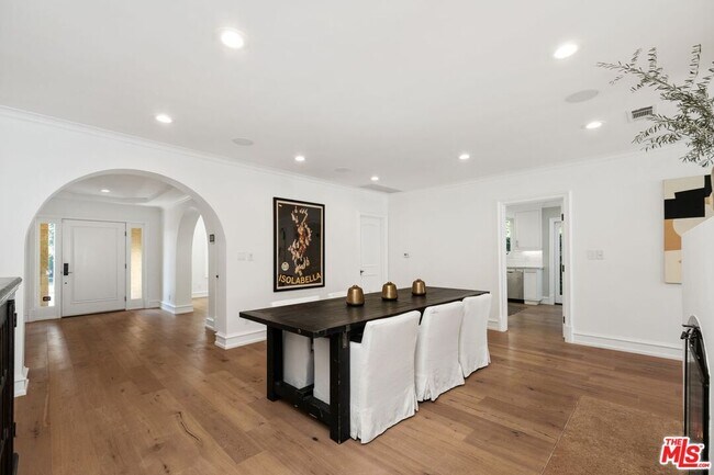 Building Photo - 514 Walden Dr