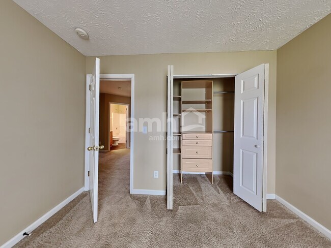 Building Photo - 2315 Hayward Ln