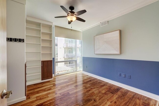 Building Photo - 1600 Barton Springs Rd