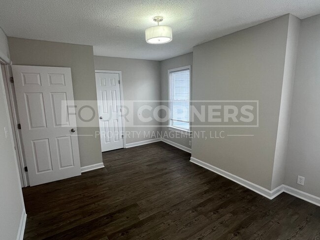 Building Photo - Beautiful 4 Bedroom 3 Bath Home