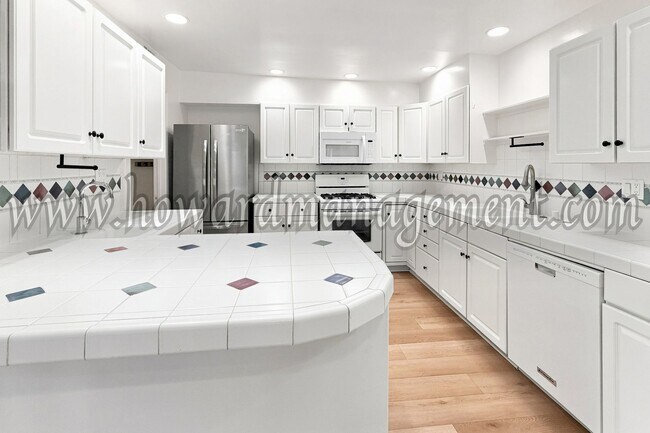 Building Photo - LAKE VIEW in LA! Majestic townhouse with high ceilings, three patios and lake view!