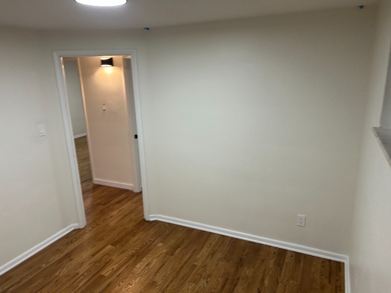 Building Photo - 214 Barbara Dr