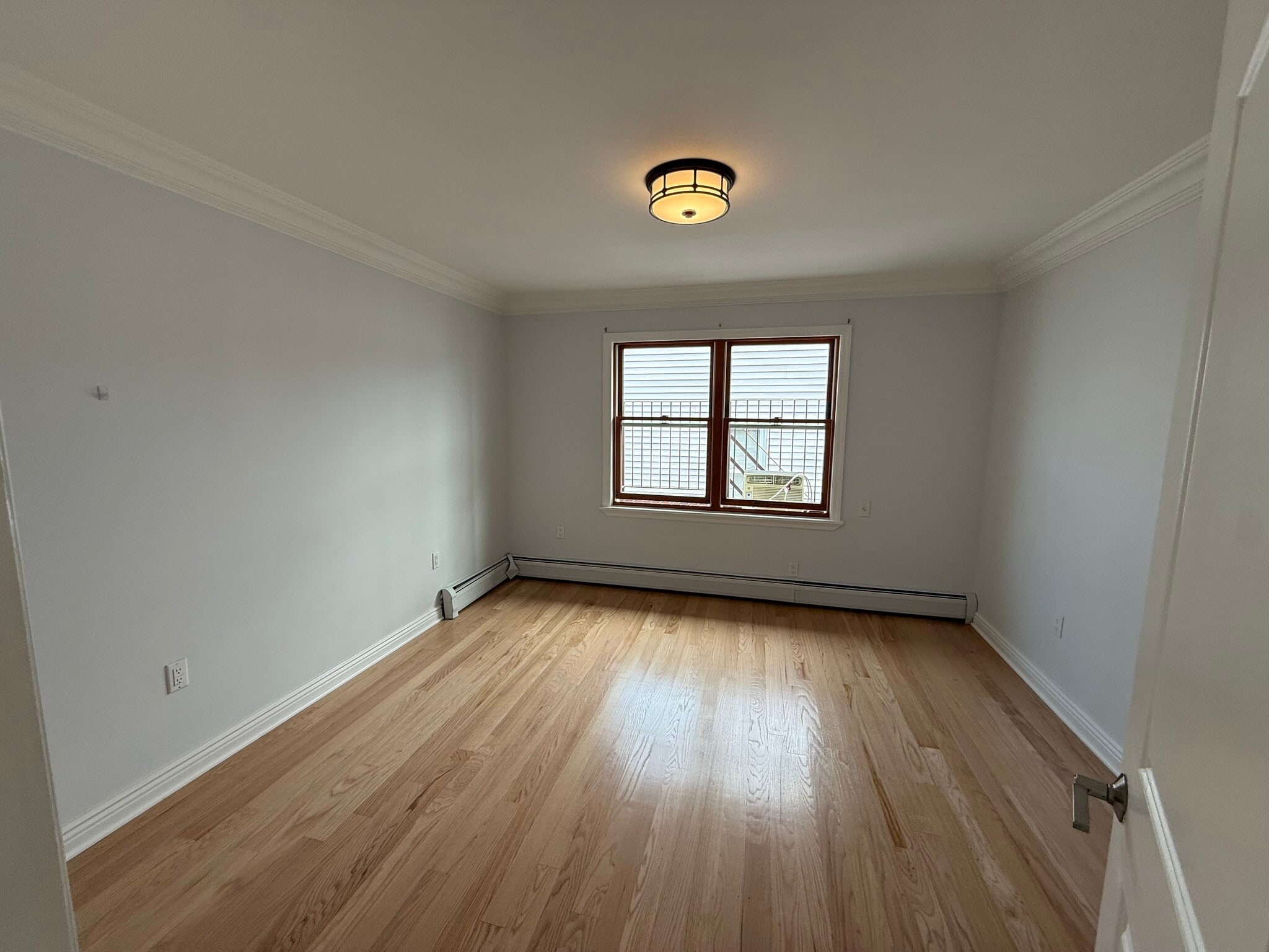 Building Photo - 307 9th St