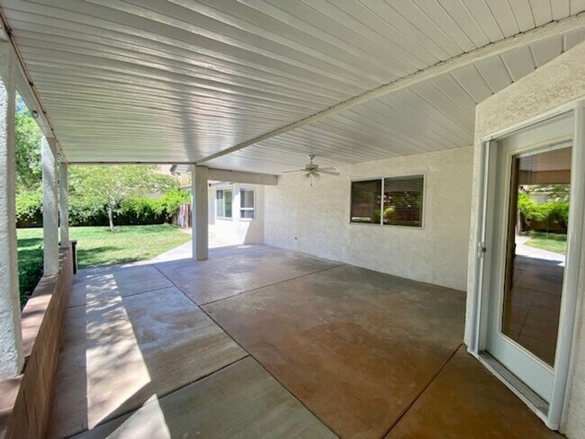 Building Photo - SPACIOUS HOME FOR RENT!