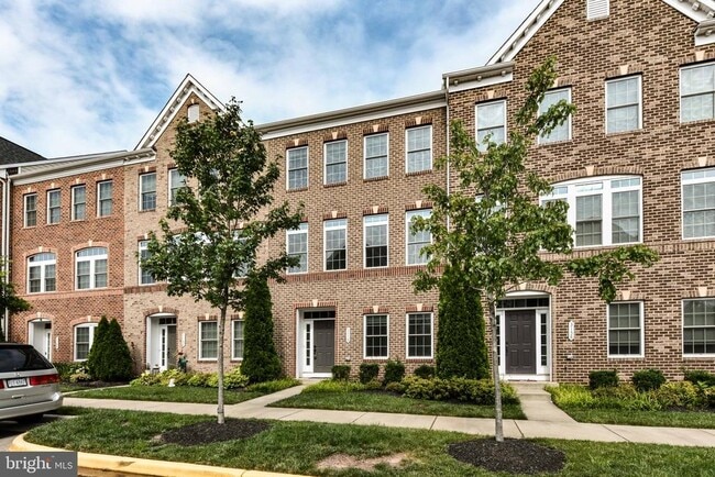 Building Photo - 3160 Yeager Dr